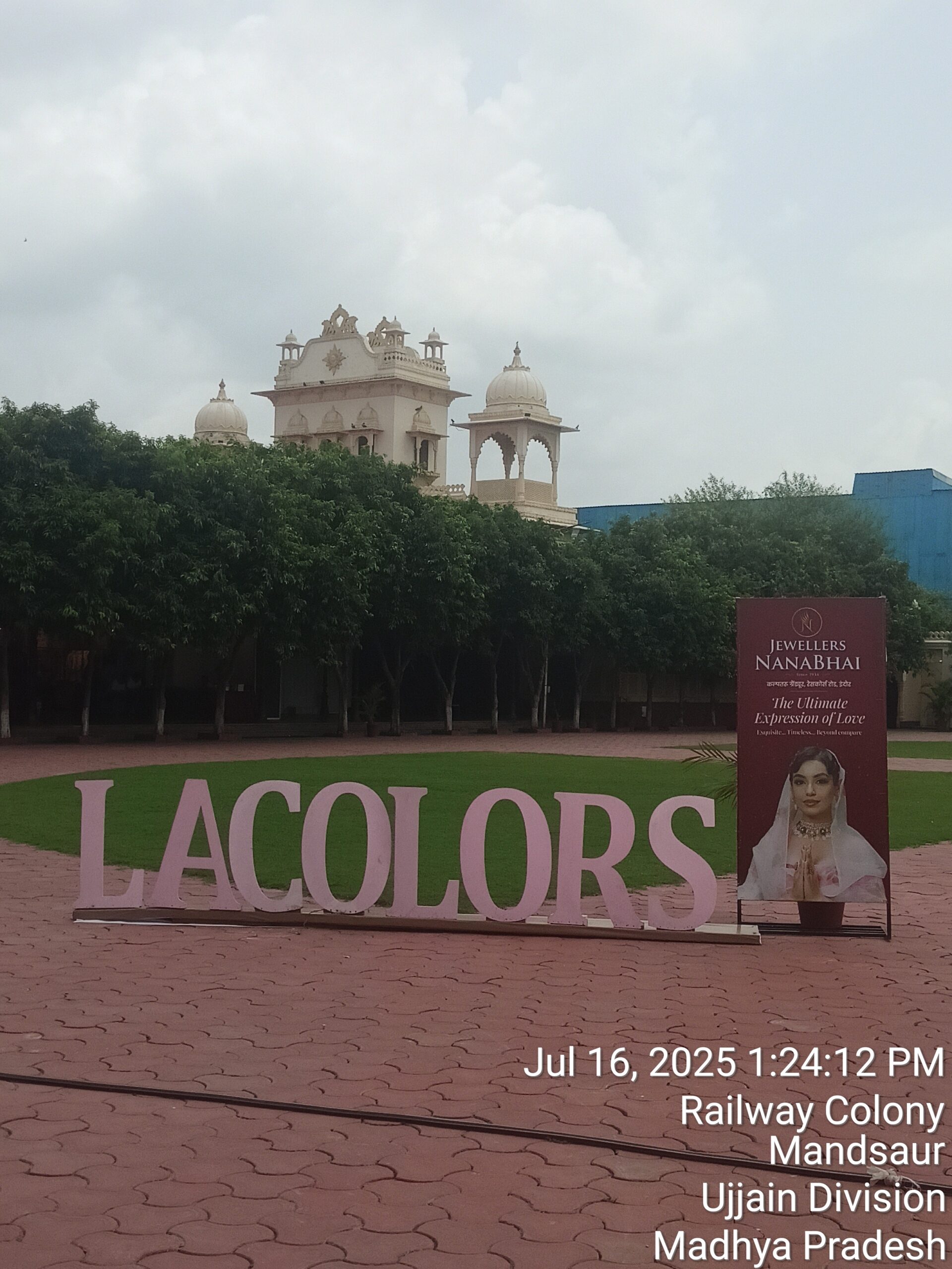 LACOLORS FASHION EXHIBITION